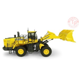 Komatsu WA600-8 UH 8127 UNIVERSAL HOBBIES