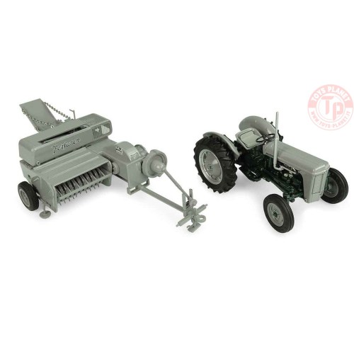 MASSEY FERGUSON T0 35 & FERGUSON F12 UH 5379 UNIVERSAL HOBBIES
