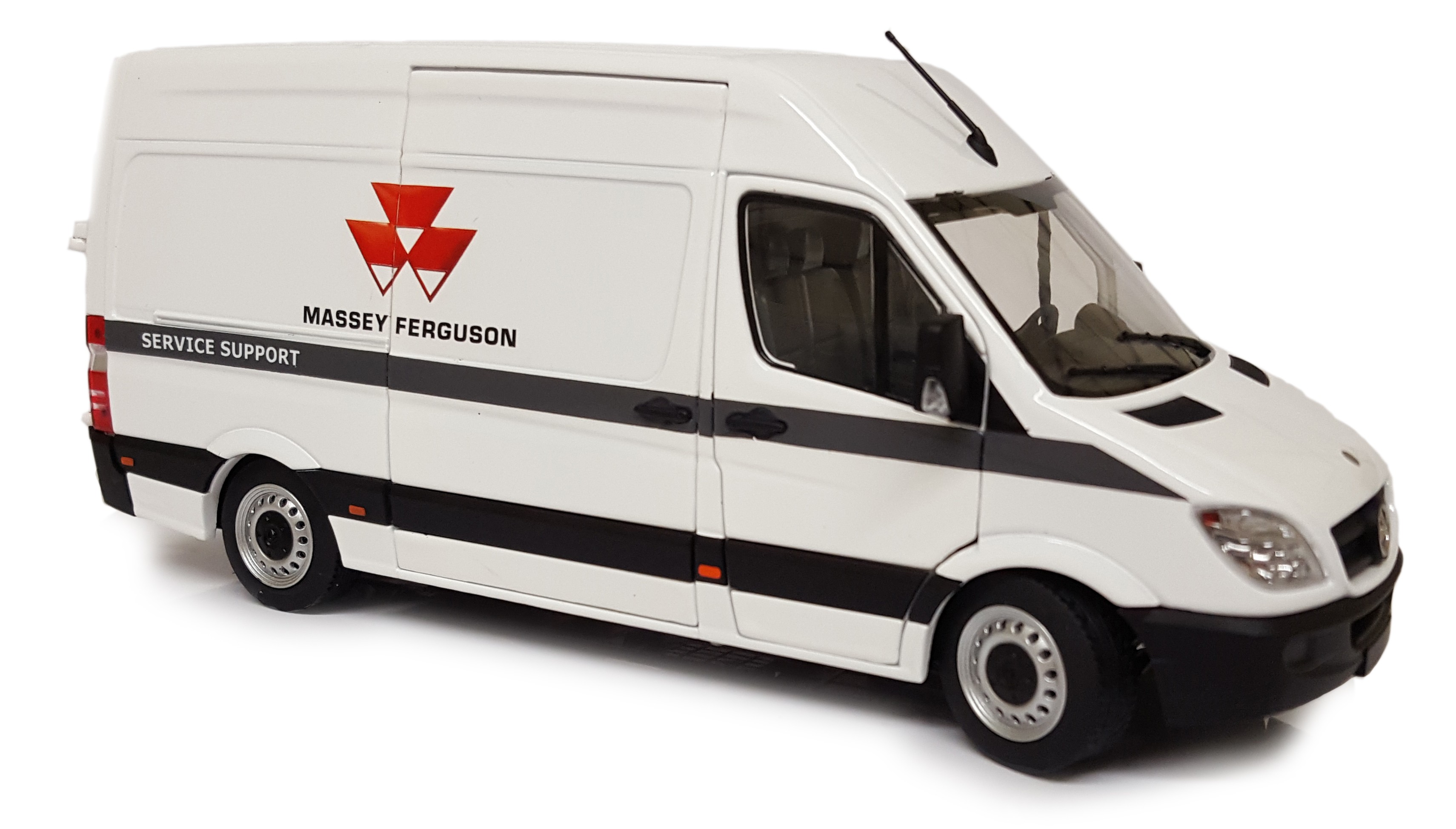 Camion utilitaire Mercedes Sprinter de couleur Blanc - Disponible Avril