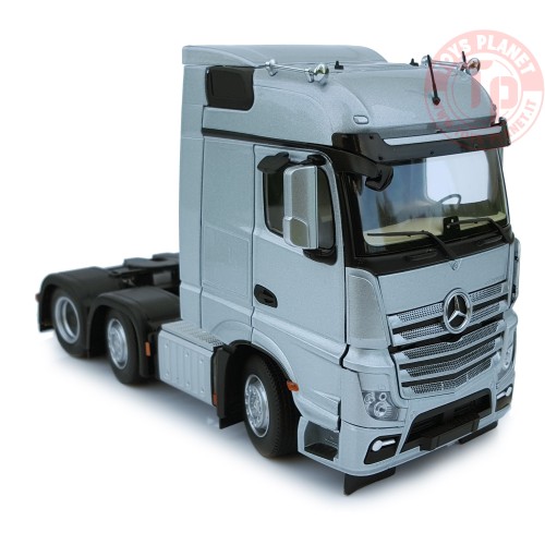 Mercedes-Benz Actros Bigspace 6x2 silver MARGE MODELS 1910-03 MARGE MODELS