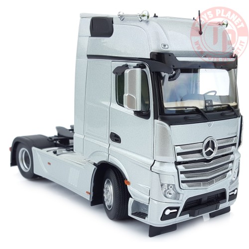 Mercedes Benz Actros Gigaspace 4x2 silver MARGE MODELS 1911-03 MARGE MODELS