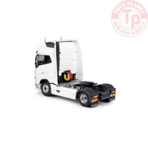Volvo FH04 Globetrotter XL 4x2 white TEKNO 62281 TEKNO