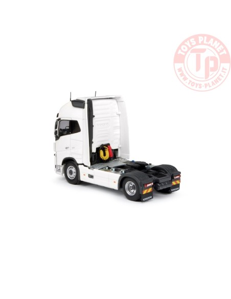 Volvo FH04 Globetrotter XL 4x2 white TEKNO 62281 TEKNO