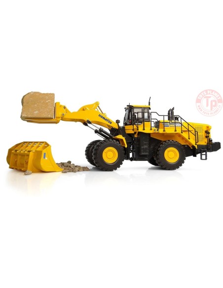 Komatsu WA600-8 Versione con benna e forca porta blocchi UH 8153 UNIVERSAL HOBBIES