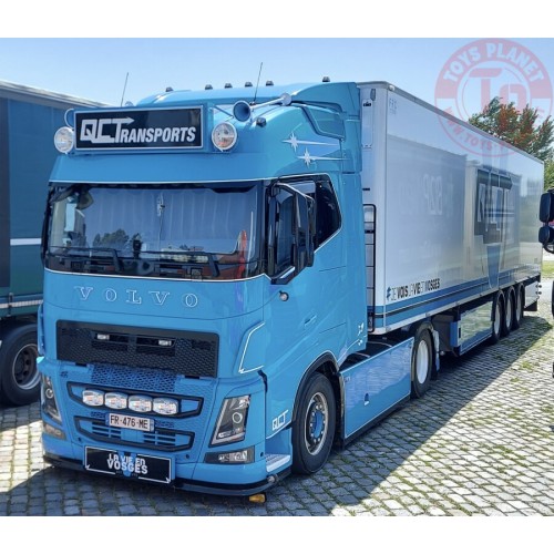 VOLVO FH4 GLOBETROTTER 4X2 REEFER TRAILER - 3 AXLE - QC TRANSPORT WSI 01-3666 WSI MODELS
