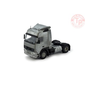 Volvo FH01 Globetrotter 4x2 tractor kit TEKNO 83170 TEKNO