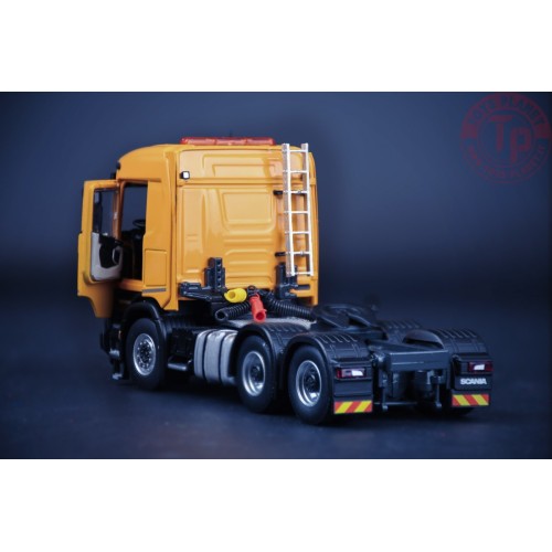 SCANIA XT 6X4 WITH NOOTEBOOM MCOS 3-AXLE SEMI LOW LOADER WITH RAMPS IMC MODELS 33-0188 IMC MODELS