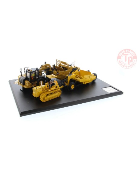 Cat 621K Scraper & CAT No.70 Scraper with D7 Track-Type Tractor DM 85563 DIECAST MASTERS