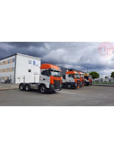 Iveco S-way 6x4 con semirimorchio ribassato a 4 assi - Universal TEKNO 81237 TEKNO Iveco S-way 6x4 con semirimorchio ribassato a 4 assi - Universal TEKNO 81237 TEKNO