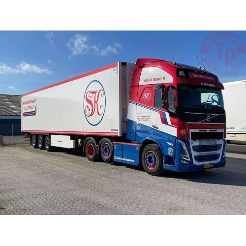VOLVO FH5 GLOBETROTTER XL 6X2 TWIN STEER REEFER TRAILER - 3 AXLE SKIVE WSI 01-3716 WSI MODELS