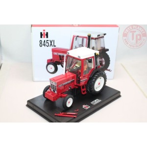 International 845 XL Black Fenders 2wd REP 082 REPLICAGRI