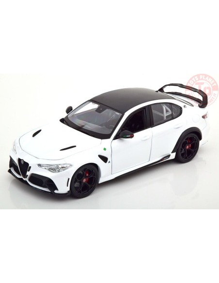 ALFA ROMEO GIULIA GTAm 2020 WHITE 1:18 BU01448 BURAGO