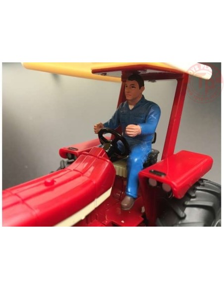 Russell driving tractor AT32139 AT COLLECTIONS