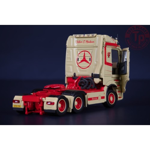 MERCEDES-BENZ ACTROS STREAMSPACE 6X4 PETER E. NIELSEN IMC MODELS 32-0181 IMC MODELS