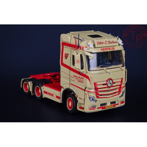 MERCEDES-BENZ ACTROS STREAMSPACE 6X4 PETER E. NIELSEN IMC MODELS 32-0181 IMC MODELS
