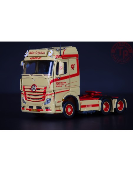 MERCEDES-BENZ ACTROS STREAMSPACE 6X4 PETER E. NIELSEN IMC MODELS 32-0181 IMC MODELS