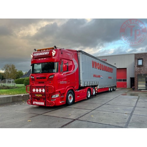 SCANIA S HIGHLINE CS20H 6X2 TAG AXLE BOX TRAILER SEMI - 3 AXLE VROEGINDEWEY WSI 01-3956 WSI MODELS