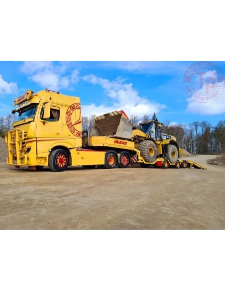 Mercedes-Benz Actros GigaSpace 6x2 with Nooteboom semi low loader - VALESKE IMC MODELS 32-0162 IMC MODELS