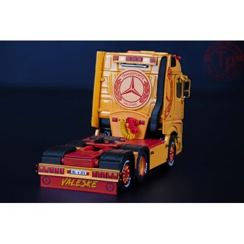 Mercedes-Benz Actros GigaSpace 6x2 with Nooteboom semi low loader - VALESKE IMC MODELS 32-0162 IMC MODELS