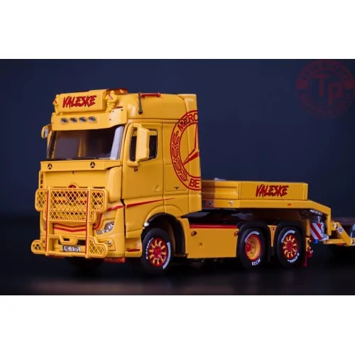 Mercedes-Benz Actros GigaSpace 6x2 with Nooteboom semi low loader - VALESKE IMC MODELS 32-0162 IMC MODELS