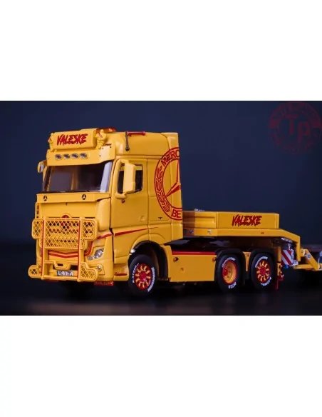 Mercedes-Benz Actros GigaSpace 6x2 with Nooteboom semi low loader - VALESKE IMC MODELS 32-0162 IMC MODELS