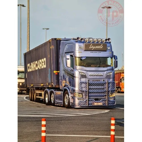 Scania Next Gen S730 Highline met 45ft. container Leyseele TEKNO 84602 TEKNO