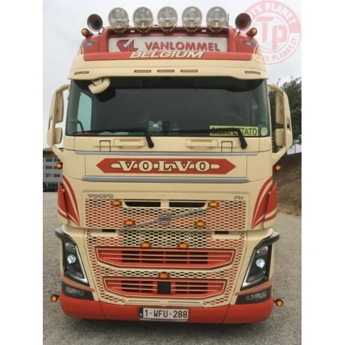 Volvo FH04 Globetrotter XL con allestimento Pezzaioli Trasporto Bestiame Vanlommel TEKNO 81411 TEKNO