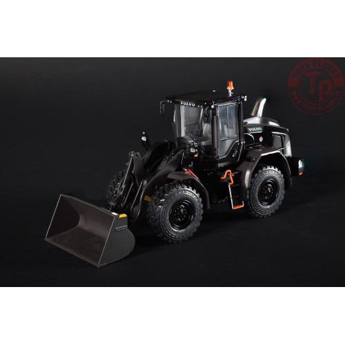 𝗩𝗼𝗹𝘃𝗼 𝗟𝟲𝟬𝗛 "𝗕𝗹𝗮𝗰𝗸 𝗘𝗱𝗶𝘁𝗶𝗼𝗻" 𝙒𝙝𝙚𝙚𝙡 𝙇𝙤𝙖𝙙𝙚𝙧 𝙬𝙞𝙩𝙝 𝙈𝙞𝙘𝙝𝙚𝙡𝙞𝙣 𝙓𝙃𝘼2 𝙩𝙮𝙧𝙚𝙨 AT3200119 AT COLLECTIONS