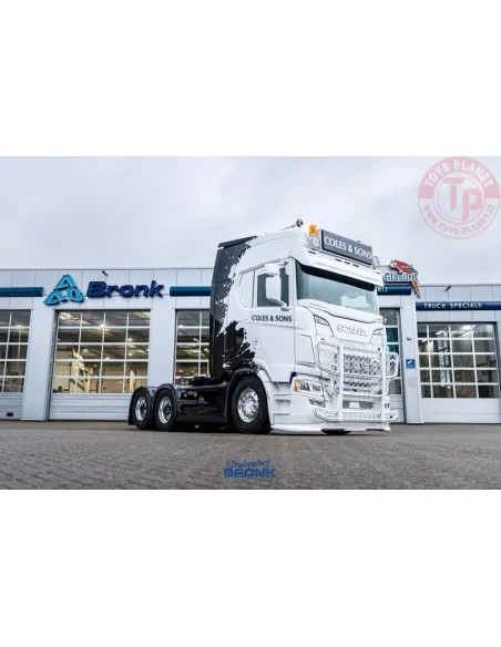 Scania Next Gen S-serie Highline met 3-assige schuifzeilen oplegger Coles - Bruce Lee TEKNO 84971 TEKNO Scania Next Gen S-serie Highline met 3-assige schuifzeilen oplegger Coles - Bruce Lee TEKNO 84971 TEKNO