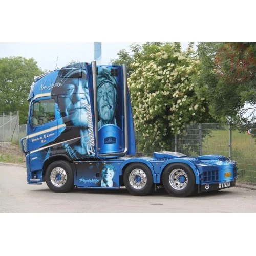 VOLVO FH5 GLOBETROTTER XL 6X2 TWIN STEER FLEMMING M. LARSEN WSI 01-3993 WSI MODELS
