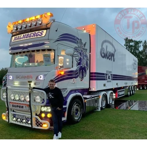 Scania R-serie Streamline Topline met 3-assige gesloten oplegger Malmbergs TEKNO 84753 TEKNO