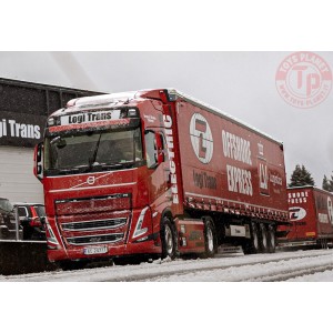 VOLVO FH5 GLOBETROTTER ELECTRIC 4X2 CURTAINSIDE TRAILER - 3 AXLE LOGI TRANS WSI 01-4577 WSI MODELS