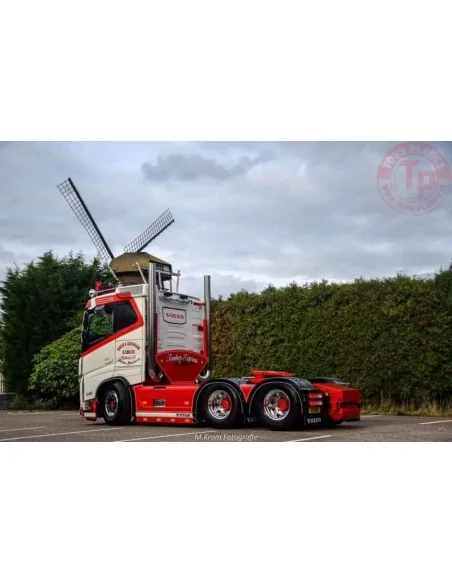 Volvo FH04 6x2 trekker Garnham TEKNO 85209 TEKNO