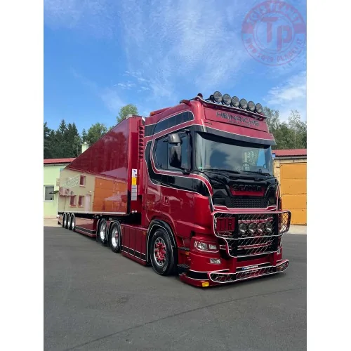 Scania Next Gen sleepas met 3-assige koeloplegger Heinrichs TEKNO 85147 TEKNO
