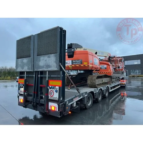 VOLVO FH5 SLEEPER CAB 4X2 SEMI LOW LOADER WITH RAMPS - 3 AXLE BECATRANS BV WSI 01-4438 WSI MODELS