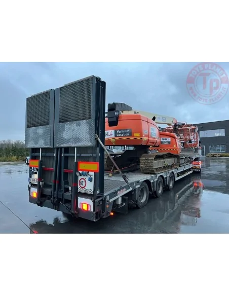 VOLVO FH5 SLEEPER CAB 4X2 SEMI LOW LOADER WITH RAMPS - 3 AXLE BECATRANS BV WSI 01-4438 WSI MODELS