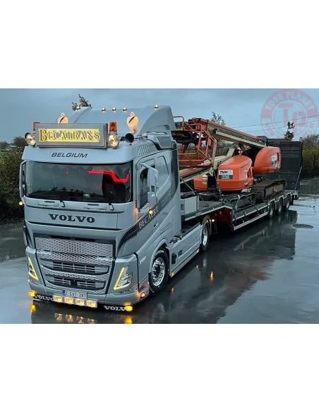 VOLVO FH5 SLEEPER CAB 4X2 SEMI LOW LOADER WITH RAMPS - 3 AXLE BECATRANS BV WSI 01-4438 WSI MODELS