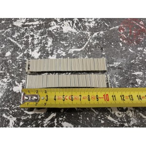 coppia cingoli 18mm tripla costa grigio chiaro CON 3 FIGURINI E ACCESSORI