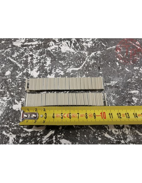 coppia cingoli 18mm tripla costa grigio chiaro CON 3 FIGURINI E ACCESSORI
