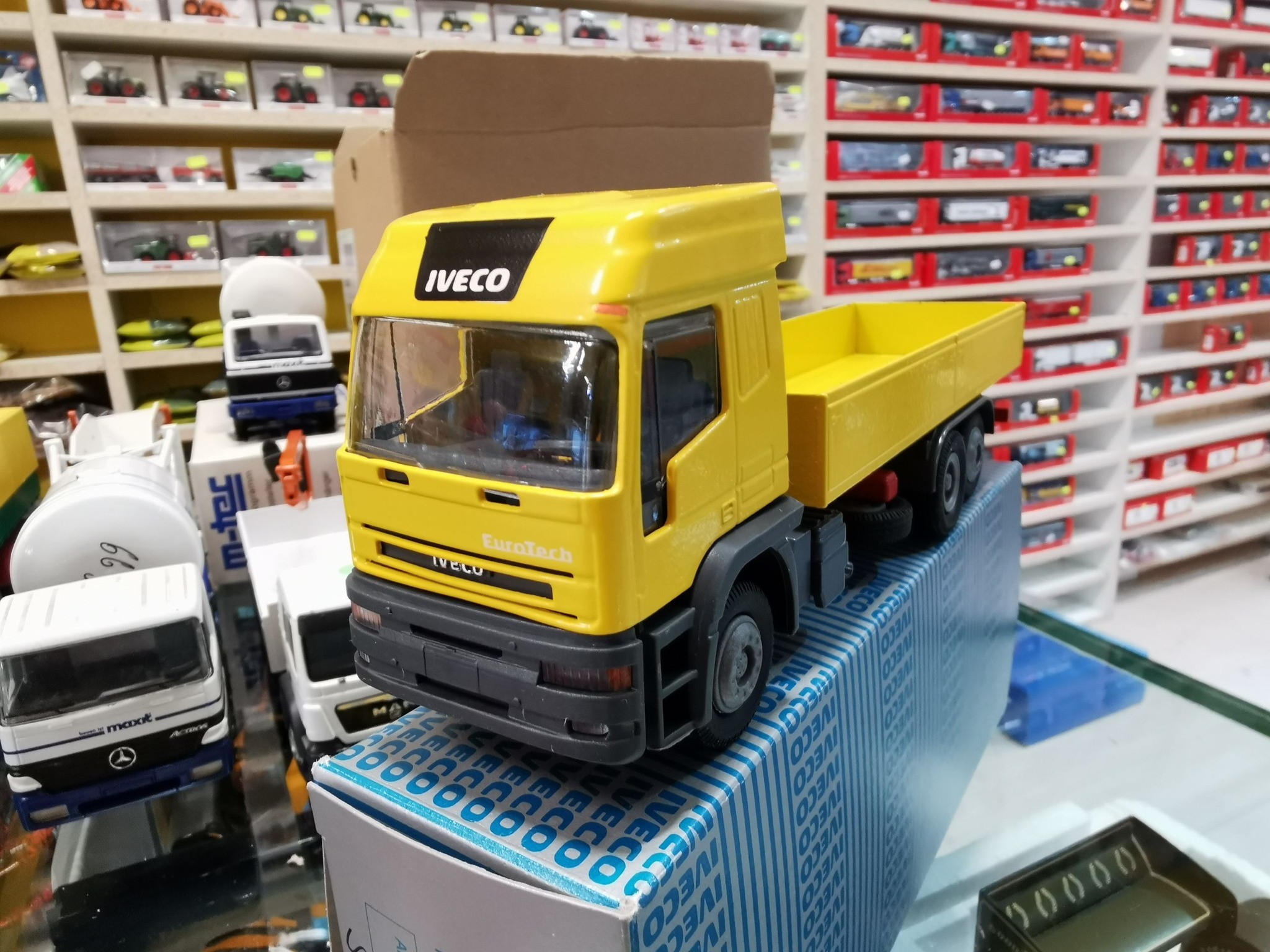 CON 5 Iveco Eurotech Giallo 99 00 CONRAD con-5-iveco-eurotech-giallo-99-00-conrad