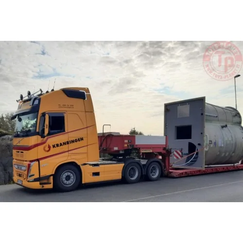 VOLVO FH5 GLOBETROTTER XL 6X2 TAG AXLE EURO PX LOW LOADER - 3 AXLE KRANRINGEN WSI 01-4529 WSI MODELS