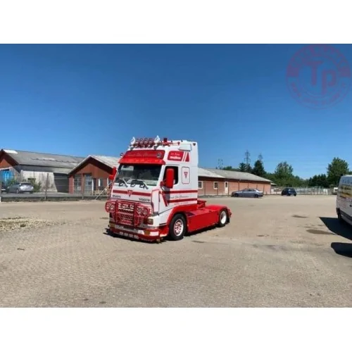 Set van 2 trekkers: Volvo F16 Globetrotter & Volvo FH16 Globetrotter XL Henrik Skov Christensen TEKNO 86018 TEKNO