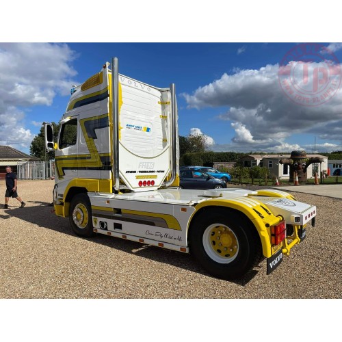 Volvo FH12 Globetrotter XL 4x2 - verpakt in luxe giftbox Payne - Greek Volvo TEKNO 87536 TEKNO