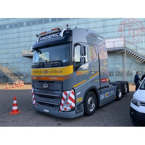 Volvo FH05 Globetrotter 100% elettrico 6x2 Friderici TEKNO 84087 TEKNO