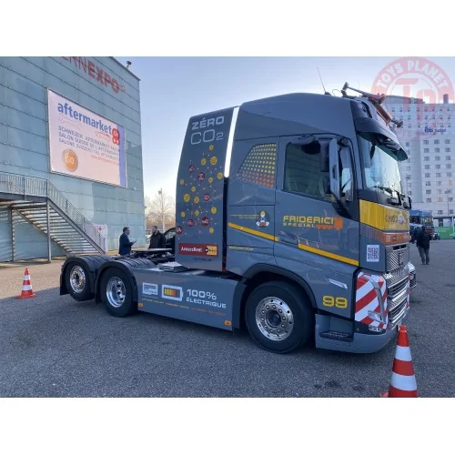 Volvo FH05 Globetrotter 100% elettrico 6x2 Friderici TEKNO 84087 TEKNO