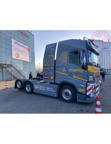 Volvo FH05 Globetrotter 100% elettrico 6x2 Friderici TEKNO 84087 TEKNO Volvo FH05 Globetrotter 100% elettrico 6x2 Friderici TEKNO 84087 TEKNO