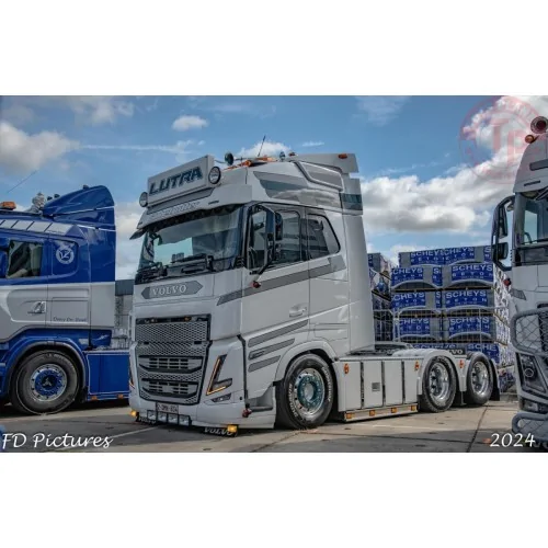 VOLVO FH5 GLOBETROTTER 6X2 TAG AXLE Lutra WSI 01-4611 WSI MODELS