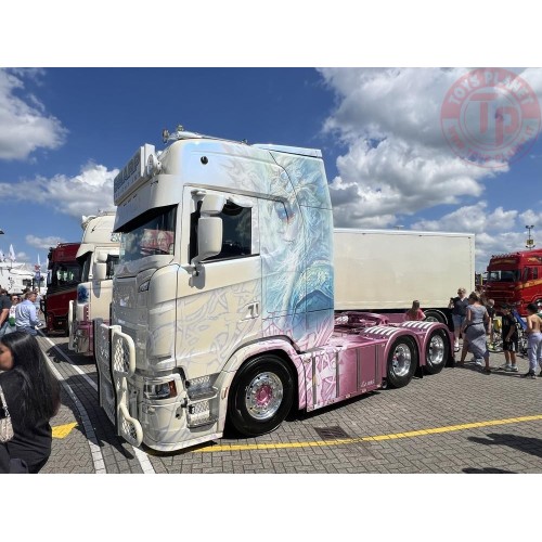 Scania NGS Highline 6x2 met sleepas (verpakt in luxe giftbox) Joe Sharp - Valhalla TEKNO 89067 TEKNO