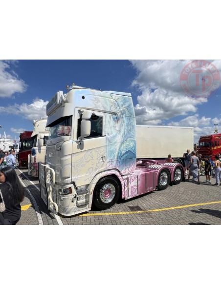 Scania NGS Highline 6x2 met sleepas (verpakt in luxe giftbox) Joe Sharp - Valhalla TEKNO 89067 TEKNO