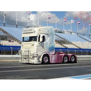 Scania NGS Highline 6x2 met sleepas (verpakt in luxe giftbox) Joe Sharp - Valhalla TEKNO 89067 TEKNO